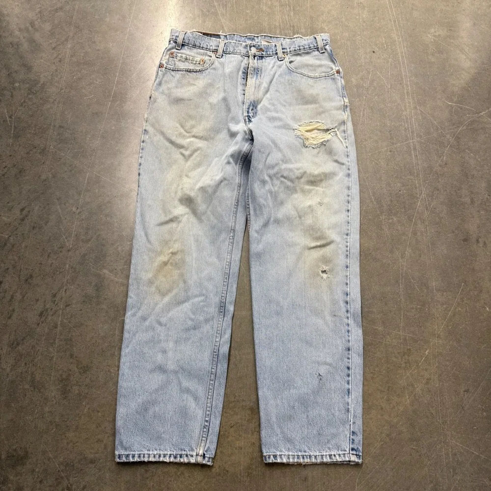 Vintage Levis 550 Mens Relaxed Fit Tapered Leg Light Wash Denim Jeans 36x31